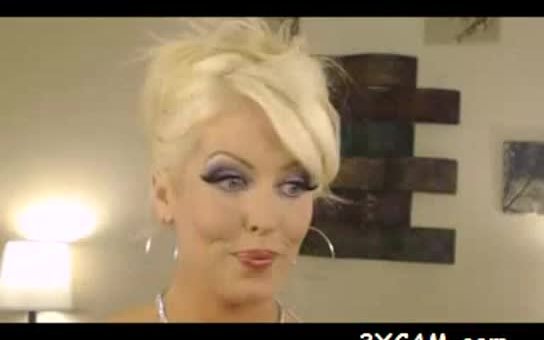 Busty blonde milf babe dildo pussy fuck webcam show